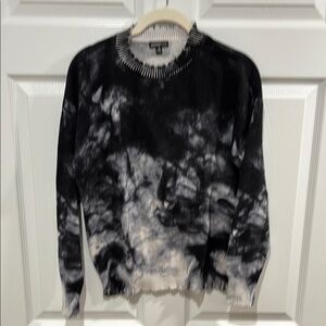 Women’s Black and Gray Sweater